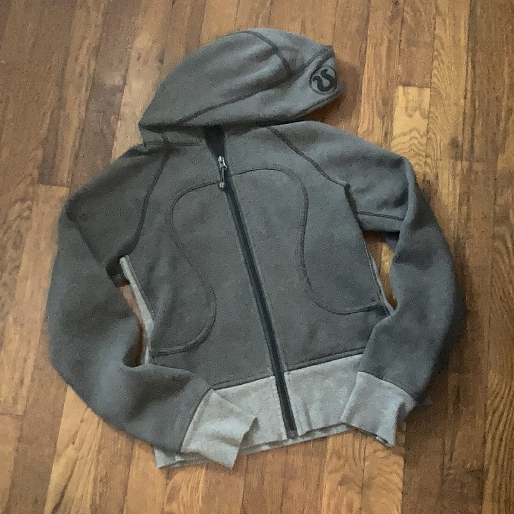 Lululemon hoodie-Size 4